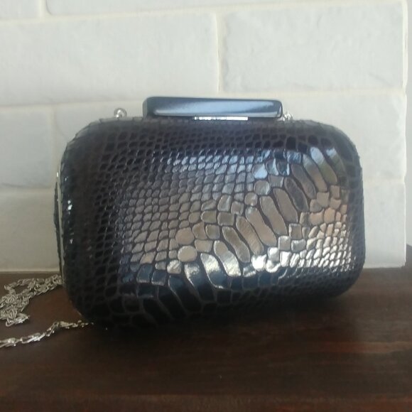 Hard Shell black snakeskin leather look clutch bag silver chain - Picture 5 of 12